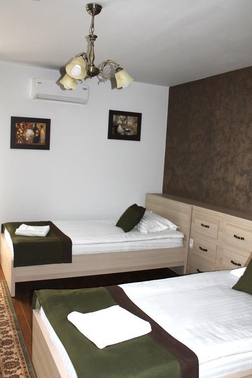 Casa Caroli Hotell Târgu Jiu Eksteriør bilde