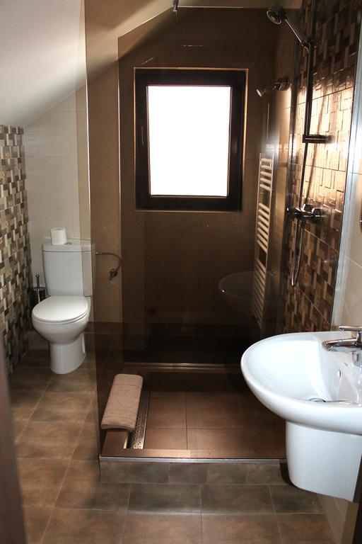 Casa Caroli Hotell Târgu Jiu Eksteriør bilde