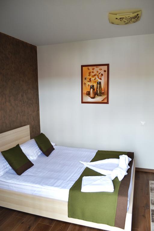 Casa Caroli Hotell Târgu Jiu Eksteriør bilde